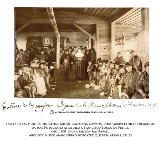 Taller de las mujeres Indigenas, Misión Salesiana Dawson, 1900