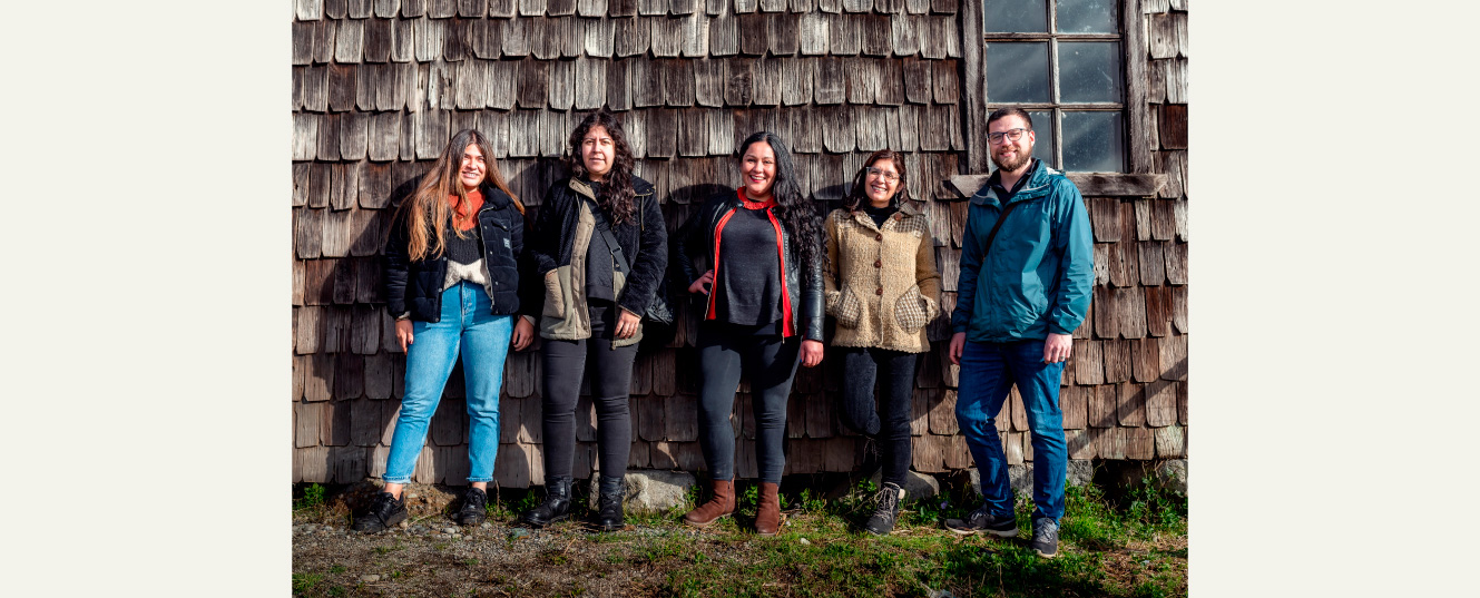 grupo de personas iglesia de Huyar