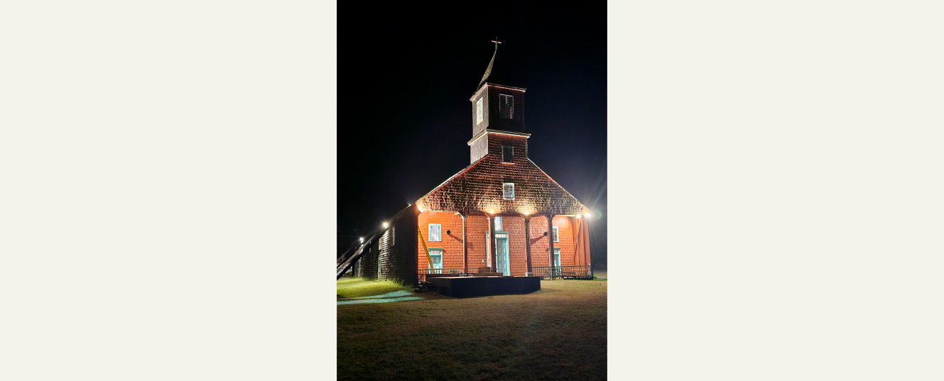 Normalización eléctrica Iglesias de San Antonio de Colo, Santiago Apóstol de Detif y Jesús Nazareno de Caguach. Fumigación completa Iglesia Detif.