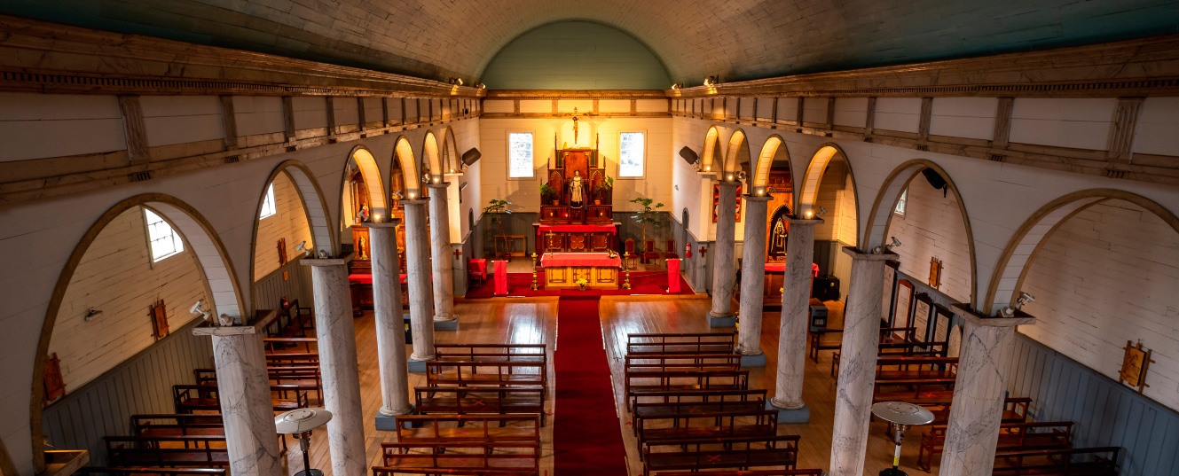 interior de iglesia de Dalcahue