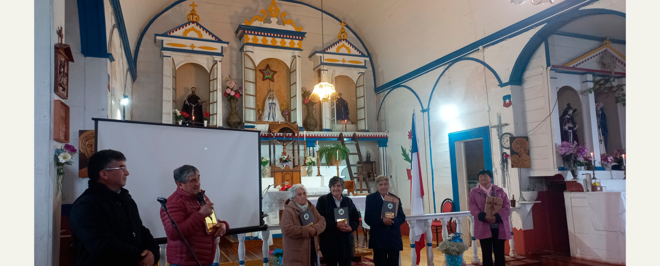 interior iglesia de calen
