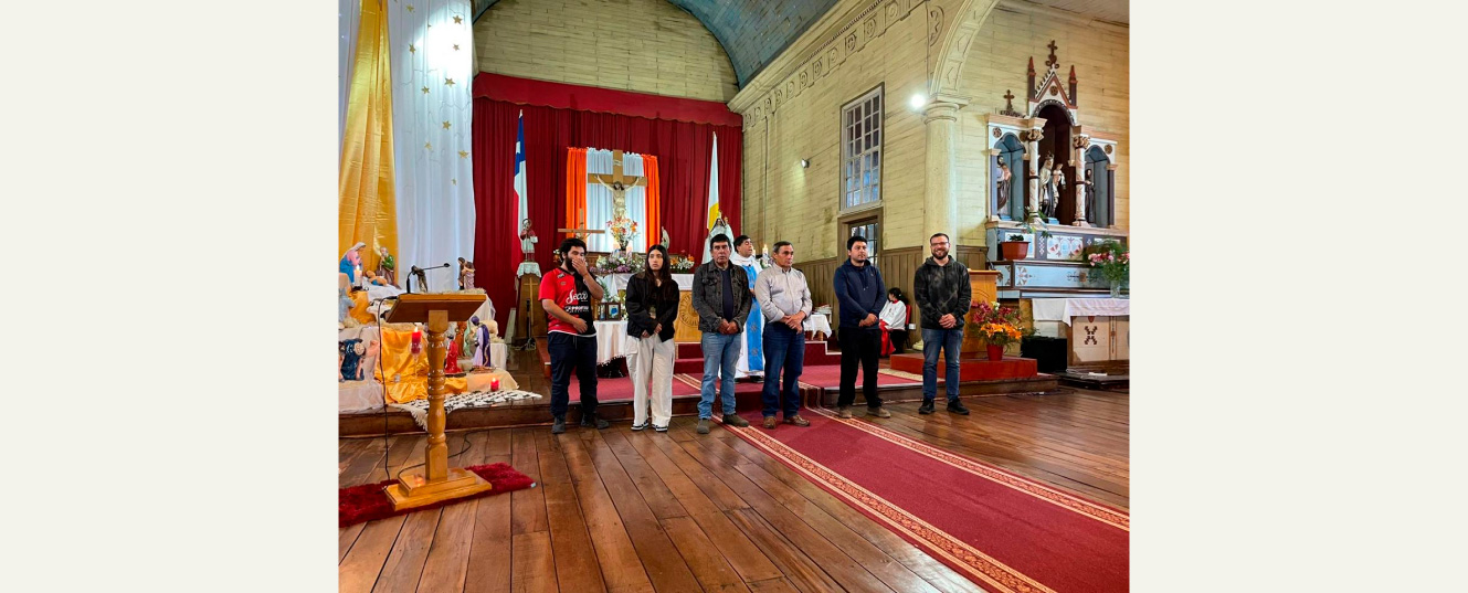 interior iglesia de chonchi