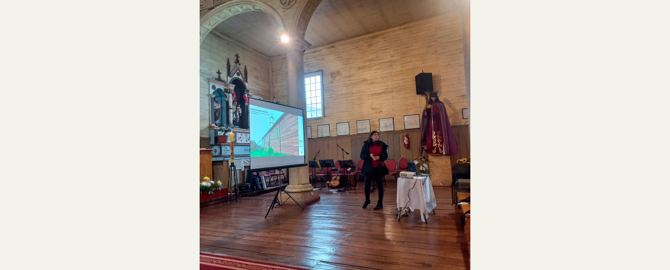 interior iglesia de chonchi