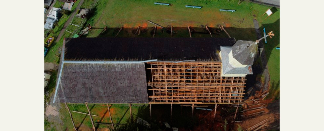 reparación techo iglesia de llau llao