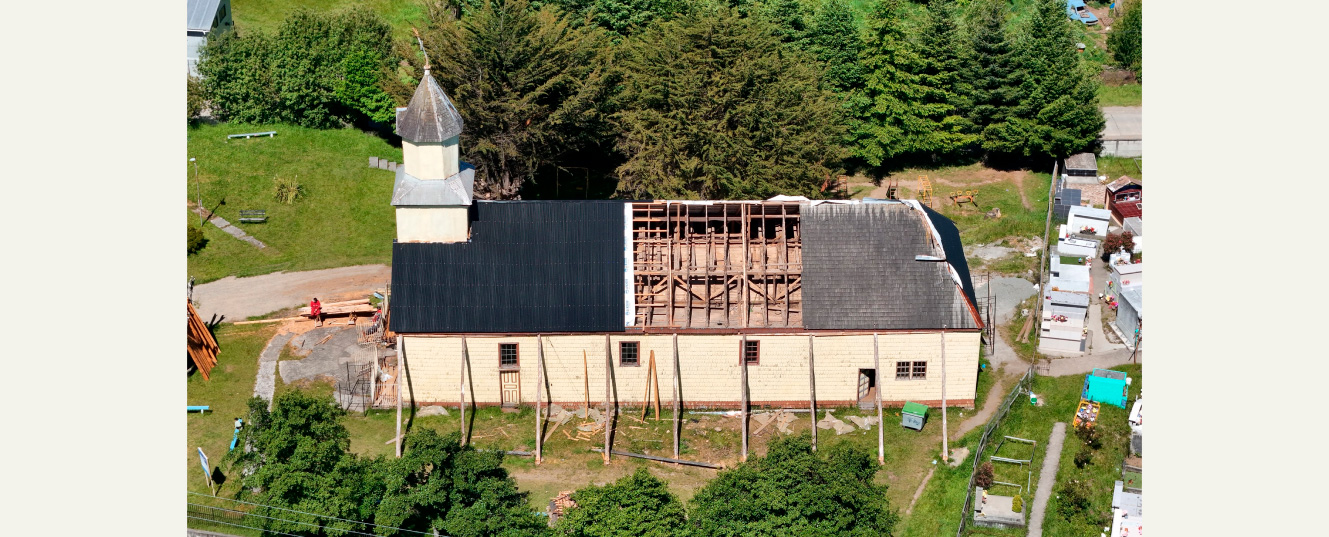 reparación techo iglesia de llau llao