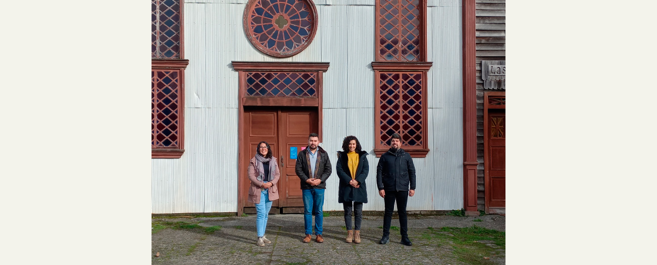 grupo de personas afuera de fundación