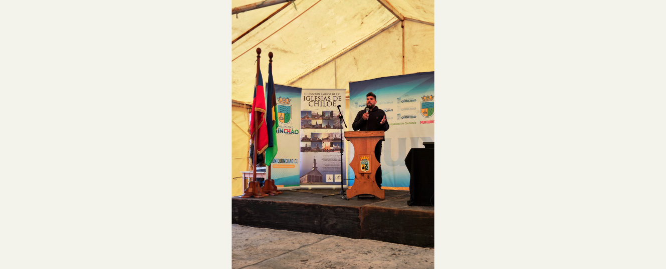 hombre realizando presentación